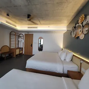 4* Hotel Leaf Beachfront