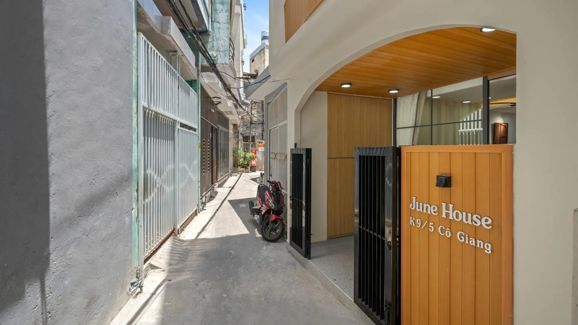 June House - Walk To Dragon Bridge Da Nang Vietnam